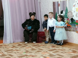 Осенний праздник «Бабка и дедка и курочка наседка» Осенний праздник «Бабка и дедка и курочка наседка».