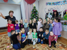 Игровое развлечение "Прощай, Ёлочка!" Игровое развлечение "Прощай, Ёлочка!".