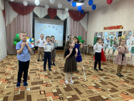 Праздник - "Февромарт" в группе "Капелька" Праздник - "Февромарт" в группе "Капелька".