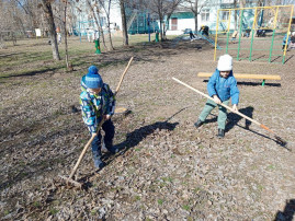 Трудовое воспитание на свежем воздухе Трудовое воспитание на свежем воздухе.