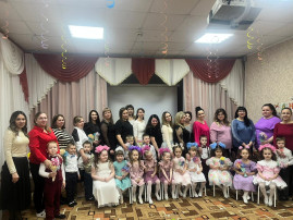 Ребята группы "Капелька" поздравляют своих мам и бабушек с праздником 8 Марта Ребята группы "Капелька" поздравляют своих мам и бабушек с праздником 8 Марта.