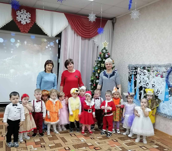 Новогодний утренник в группе "Ладушки" и "Малышок" Новогодний утренник в группе "Ладушки" и "Малышок".