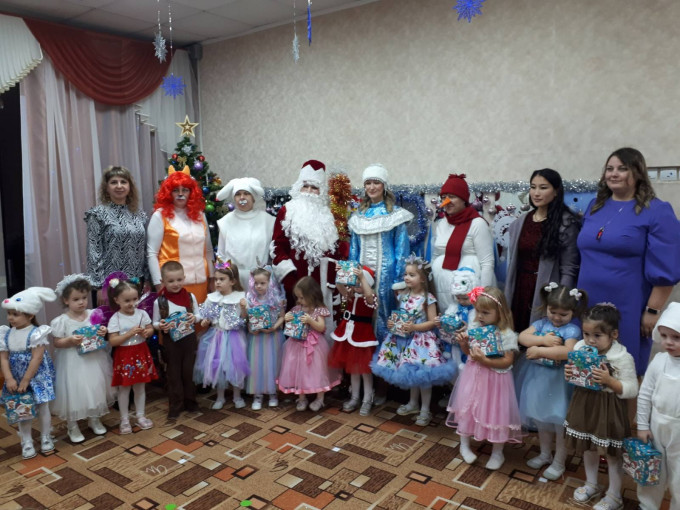 Новогодний утренник в группе "Лучик" Новогодний утренник в группе "Лучик".
