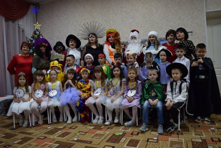 Новогодний утренник в группе "Росинка" Новогодний утренник в группе "Росинка".