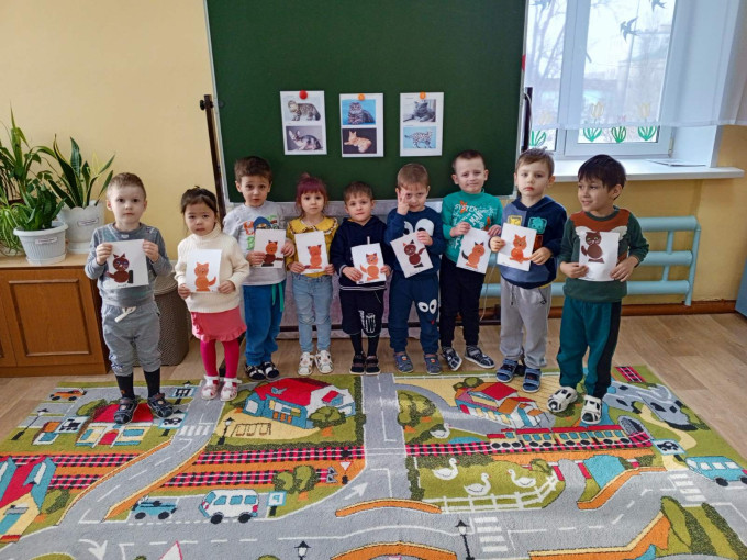 1 марта, в День кошек, ребята из группы «Солнышко» сделали аппликацию 1 марта, в День кошек, ребята из группы «Солнышко» сделали аппликацию.
